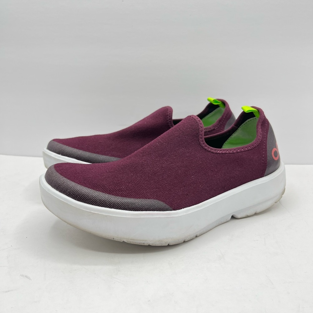 Oofos Women’s Size 7 OOMG Burgundy eeze low cushion slipon shoes casual sneakers